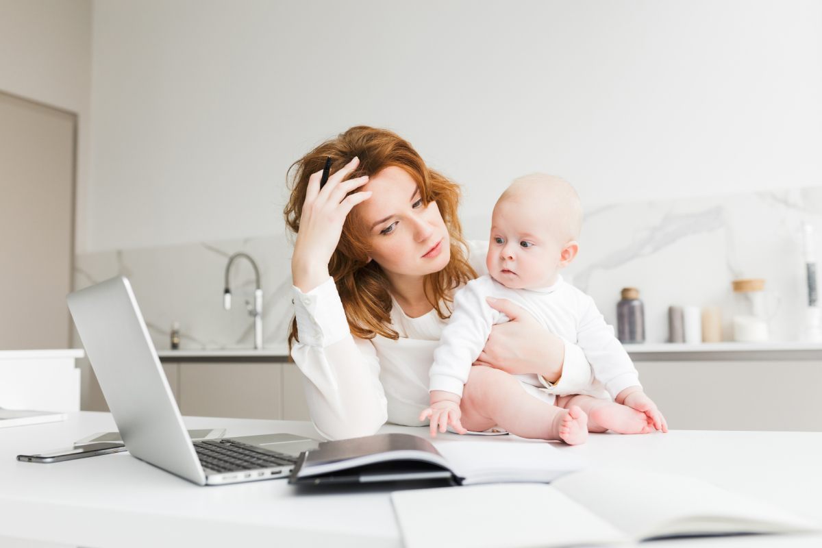 Mãe Super-Heroina: cuida da casa, dos filhos, mantem emprego e é esposa!